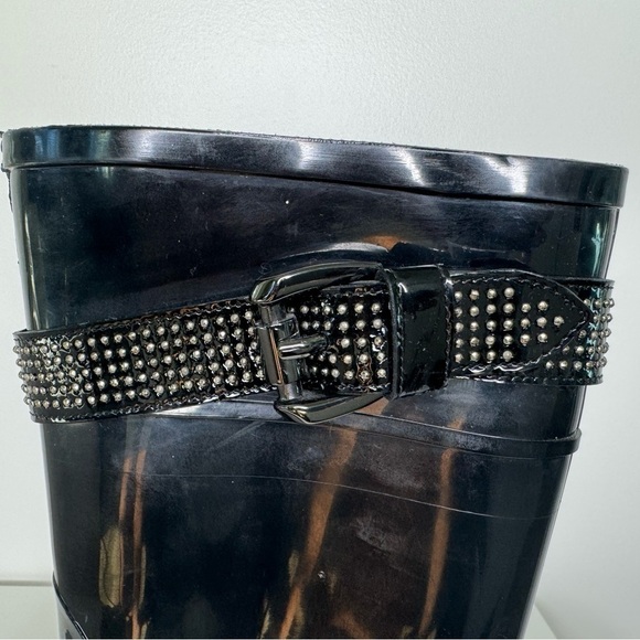 Burberry Black Check Buckle Rain Boots - Iconic Style Meets Functionality - Picture 4 of 7